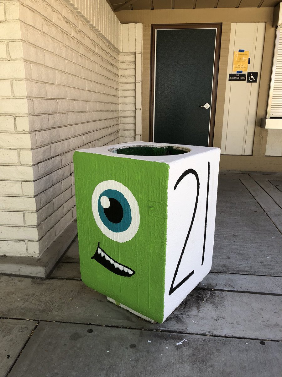 sthsco21's tweet photo. Loving our new trash can &amp; paw prints! #co2021 💚 https://t.co/nf82NmQCGd
