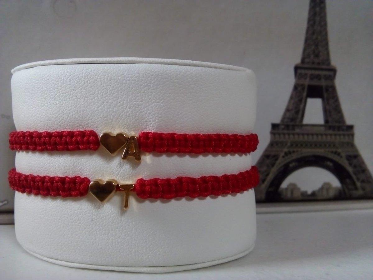 terespi02's tweet photo. Mi mamá hace y vende estas pulseritas de iniciales a 100 y 90 pesos. El color y las letras que quieras. Nos ayudarían mucho dando RT, gracias amigos de tw.☺️❤️ https://t.co/ttAL8SrFt4