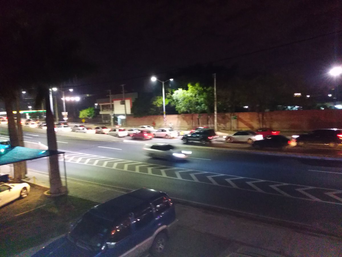 dojenny's tweet photo. Nos dijeron que viaductos iban a ayudar a que el tráfico fluya, pero no, todo igual #soloenpy #superviaducto https://t.co/ENTVn9CMpe