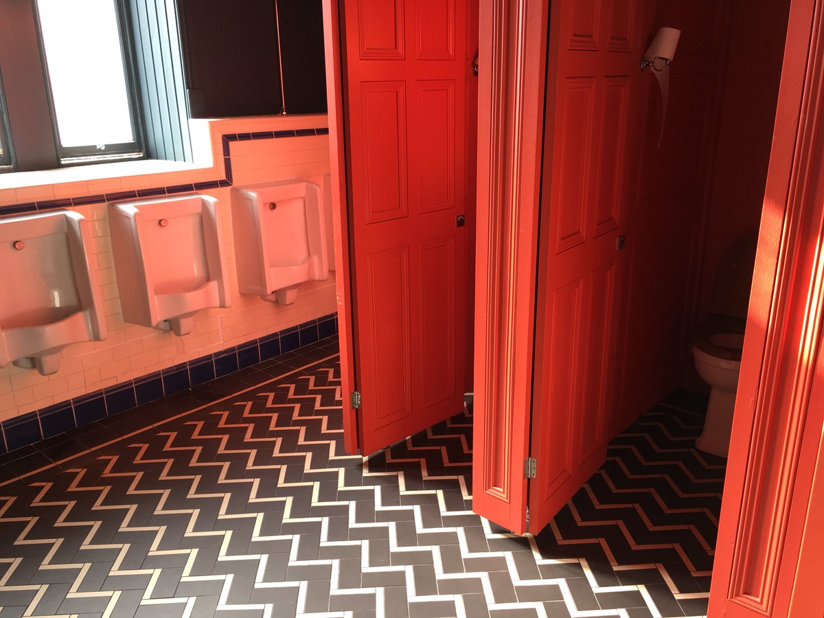 weeblackbox's tweet photo. @Kyle_MacLachlan I discovered what appears to be a “Red Room” inspired restroom in a Scottish hotel! #TwinPeaks https://t.co/137x6i0zOM