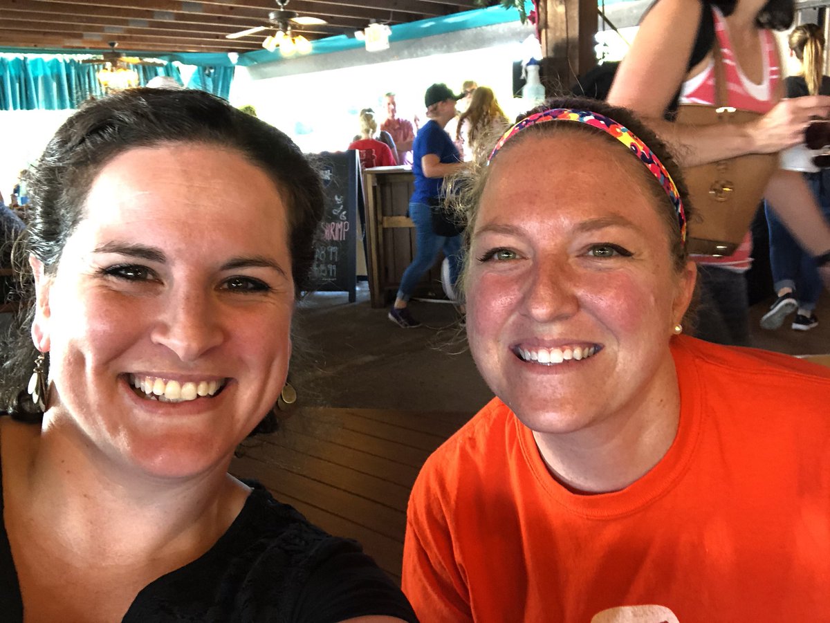 HofmeyerErin's tweet photo. Enjoying the company @CabanaontheRiver #PTPubNight #SWdistrict #APTA https://t.co/C7wQDtTO5L