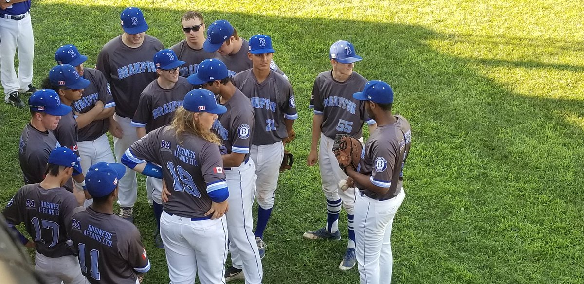 DulceHabibulah's tweet photo. Warming up and ready for an amazing game! @Royals_2001  Go Royals go! https://t.co/2bL1zVjiVs
