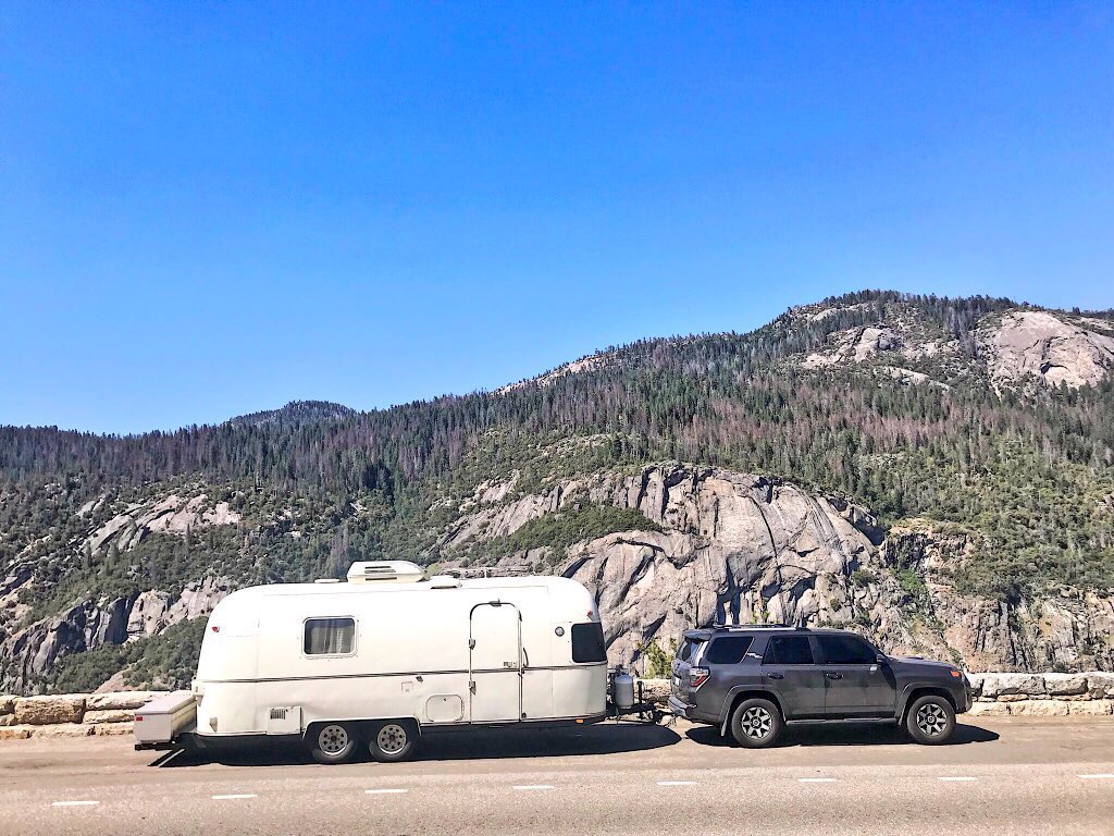 2 NATIONAL PARKS IN 1 DAY?! We braved exploring @SequoiaKingsNPS and @YosemiteNPS in ONE DAY! Follow the link below to see how it went! ⬇️ youtu.be/Q5MvD0q9LHo #travel #roadtrip #NationalParks #PNW