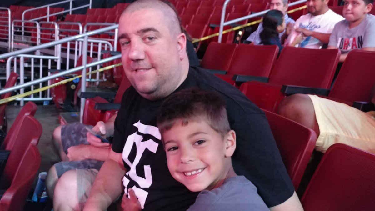 Ucbears01's tweet photo. #WWEPhilly https://t.co/hpRNzUictr