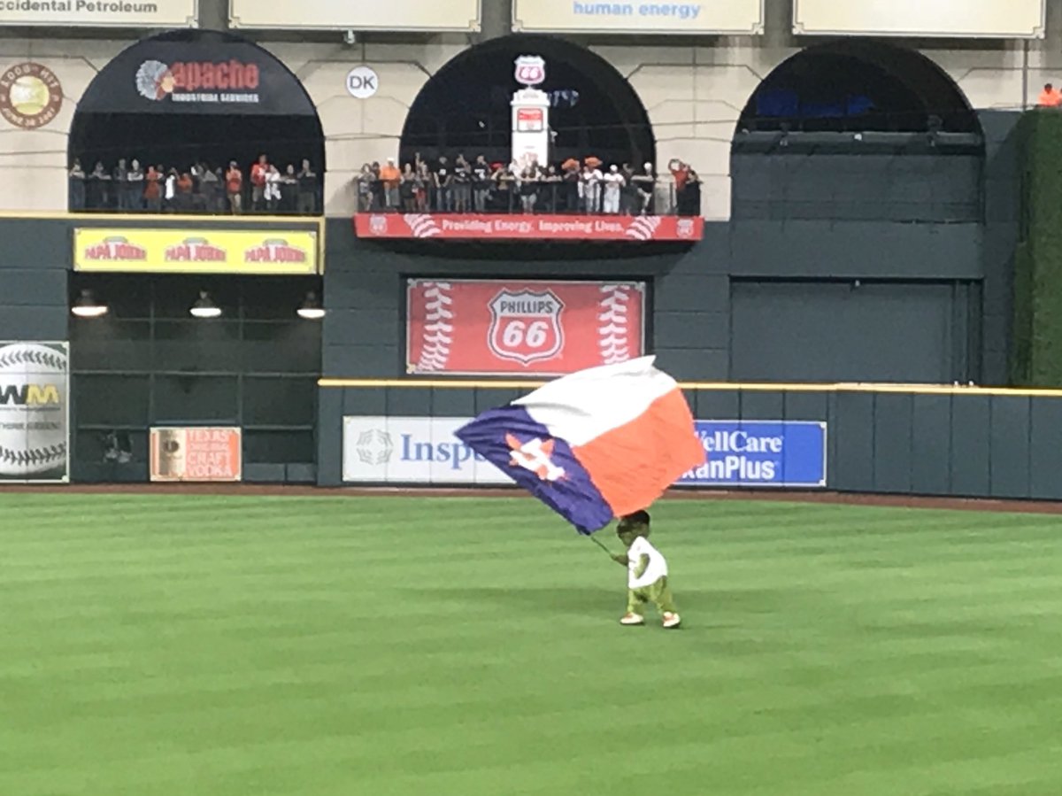 ARangelClawson's tweet photo. Had a blast with my Rangel family @astros game. Got to cheer on Verlander. #TexasFamilyFun https://t.co/7yvvS3G2Xi