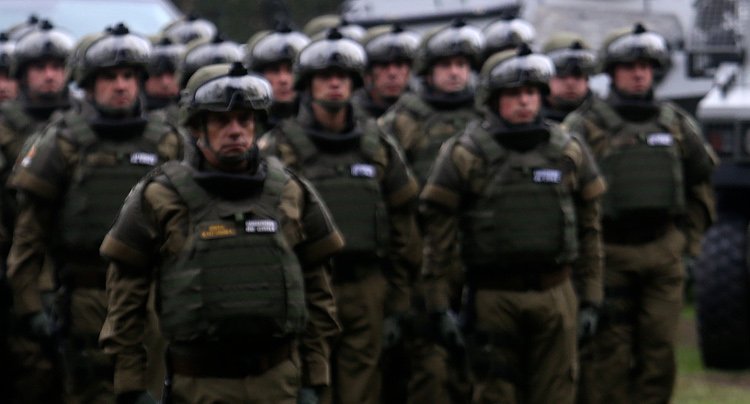 biobio's tweet photo. Amplían detención del primer imputado en el debut del "Comando Jungla" en La Araucanía https://t.co/OZUZngTNo2 https://t.co/LUICgrXo06