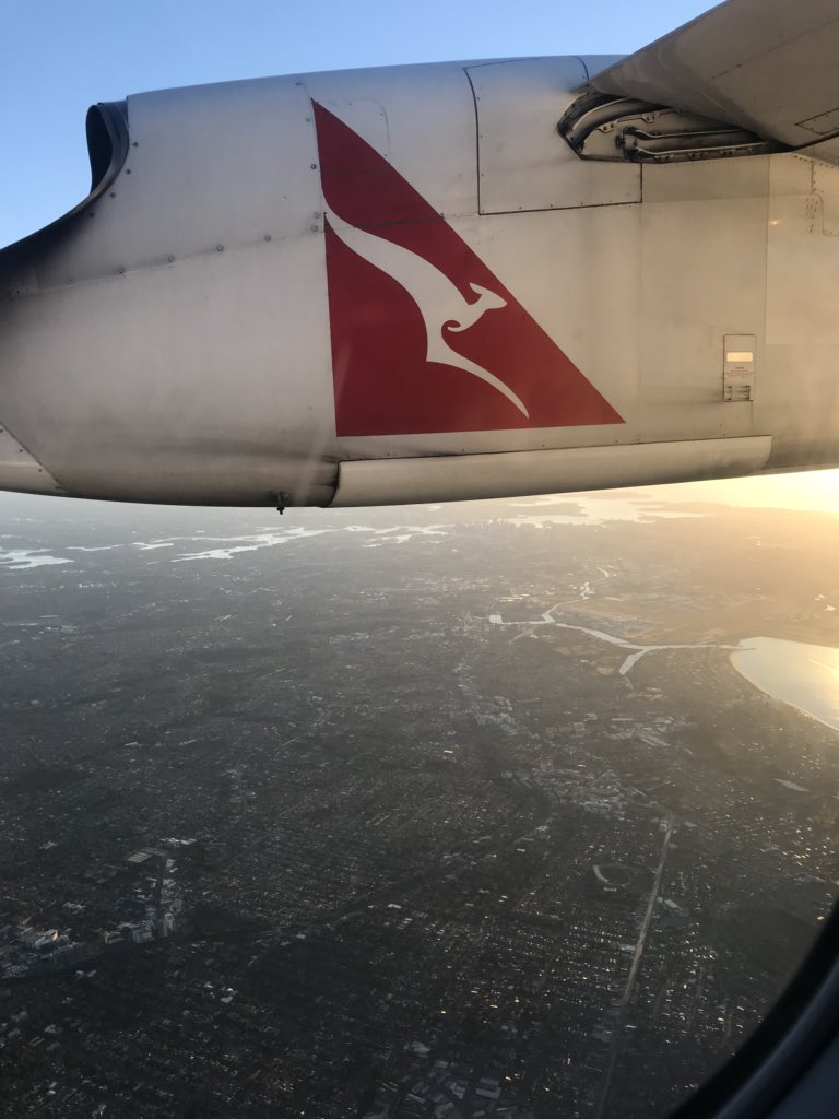 Catchya east coast and back to WA I go! Keen to get back and see some good crops 🌱 Great sunrise flying in to Sydney this morning 😍🌞✈️ #homebound #mureskontour #lovewa #qantas