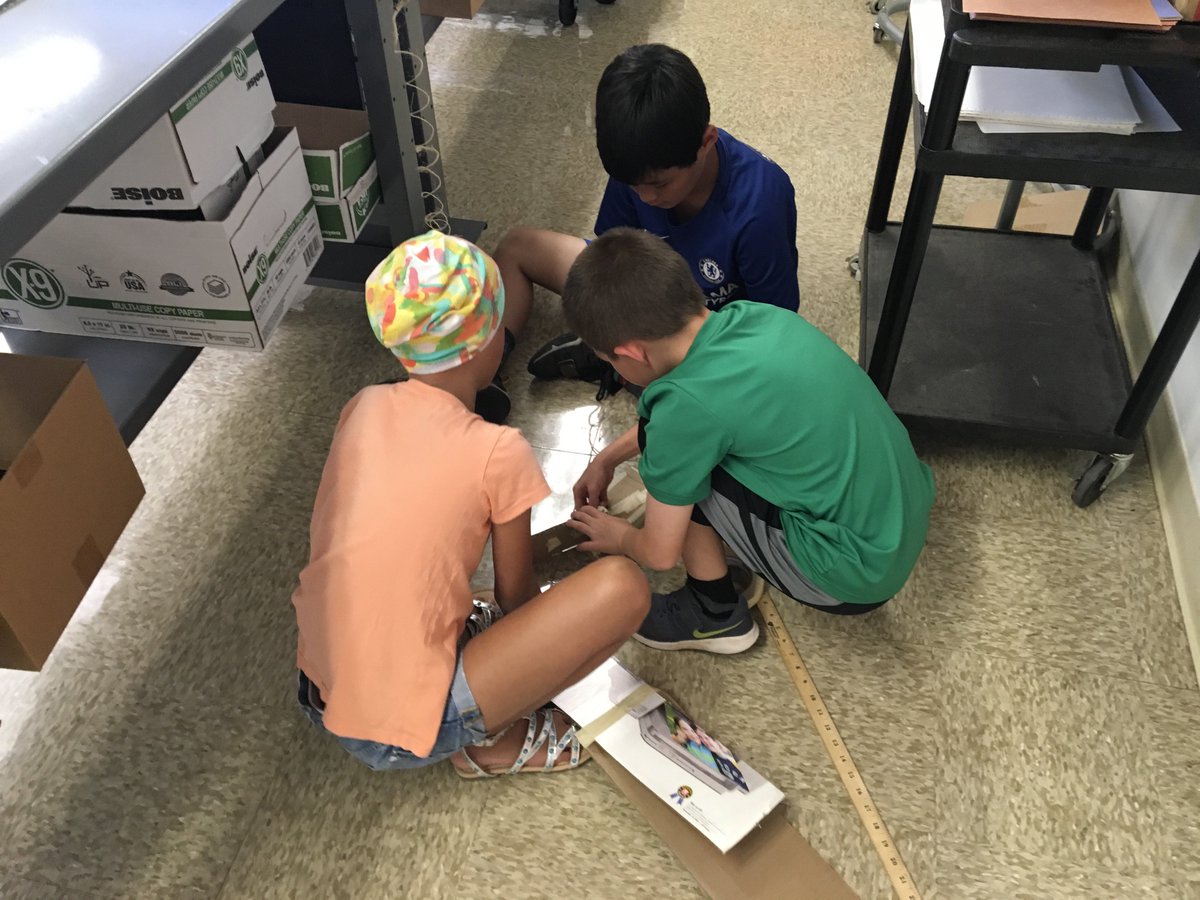 Today's challenge
Make a grabber out of cardboard, tape, string, straws
Grab a bottle from 2' away and move it 1'
#elemaker
#makered
#makeredspace
The making begins...