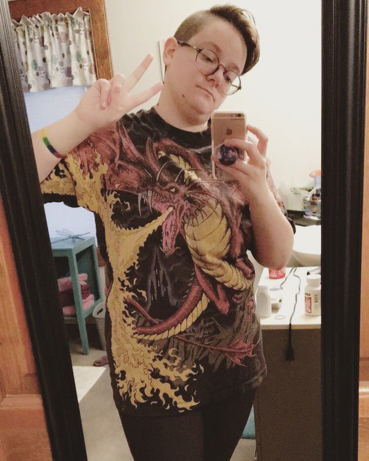 cryingannie's tweet photo. I can never resist posting selfies for a good hashtag 😂 (she/they)
#notyourbinary https://t.co/1PE1ZREC74