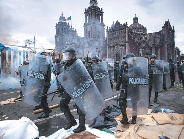 tryno's tweet photo. Algunas bonitas imágenes del gran talento de Mondragón y Kalb por el que AMLO lo ha invitado a su equipo. 13 de septiembre del 2013 no se olvida. 

A organizarnos para resistir. Se viene una nueva temporada de represión con el mismo ejecutor y será larga y oscura. https://t.co/ktMYIwgFYd