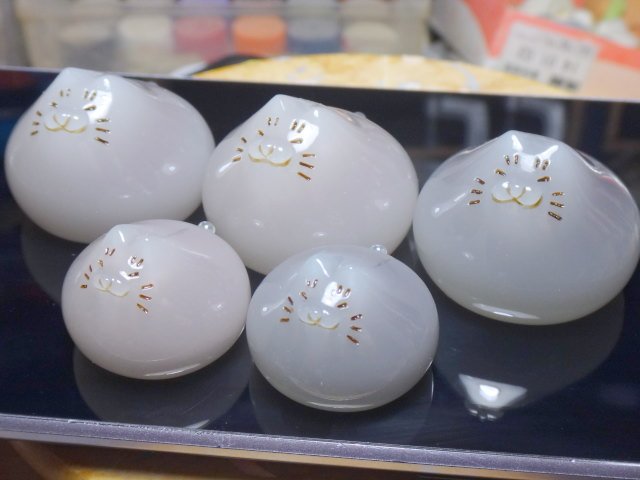 やまざきうなむー 貝猫商事の夏の新作 猫水まんじう の試作を重ねております あんこの色を調整中です