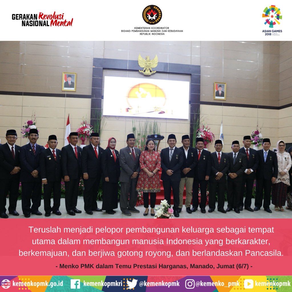 kemenkopmk's tweet photo. Menko PMK serahkan tanda penghargaan kepada 120 tokoh berprestasi bidang Kependudukan, KB dan Pembangunan Keluarga di Manado, Jumat, 6 Juli 2018.
#Harganas2018 https://t.co/Xwb7xUzKR8