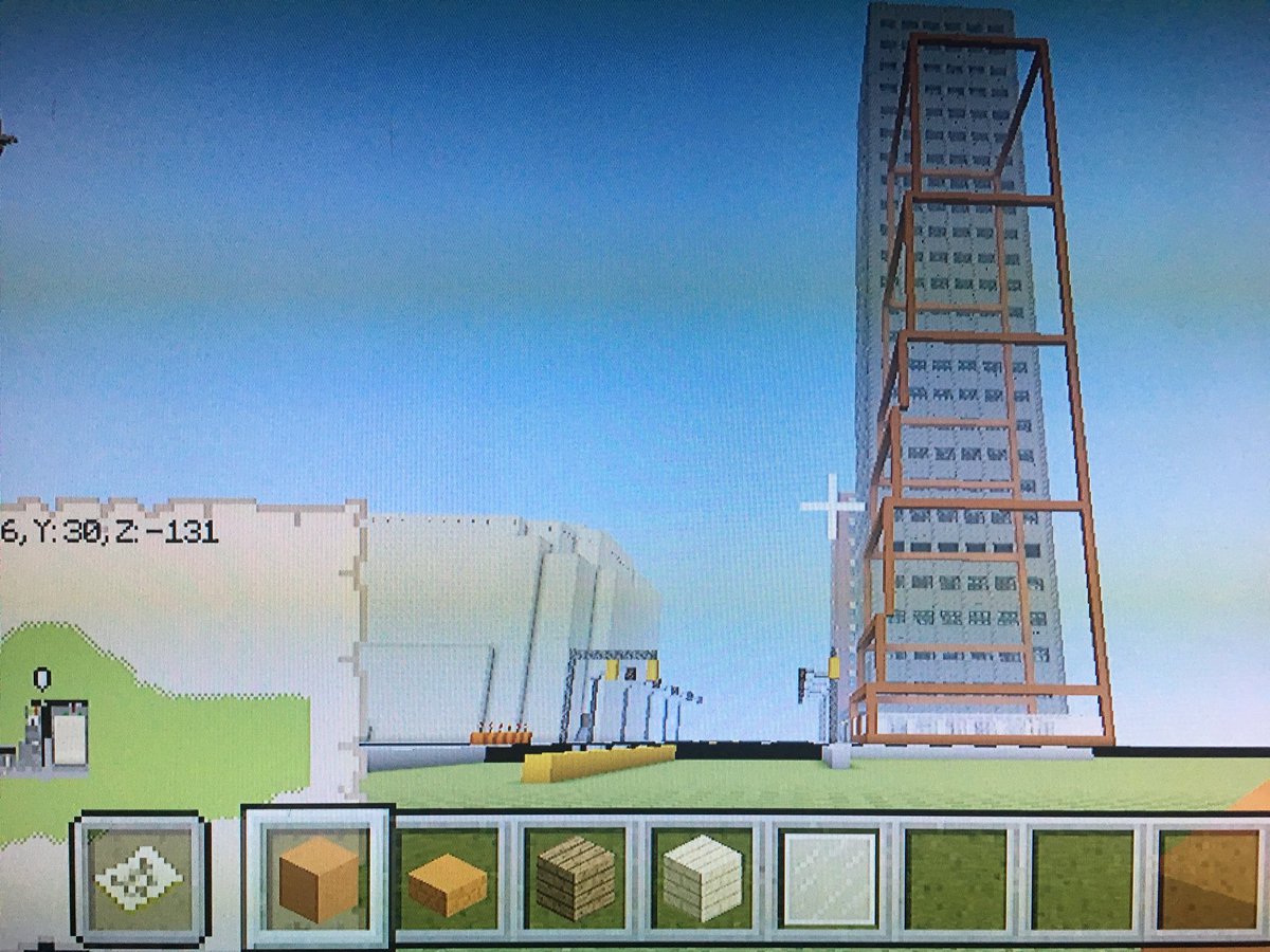 MCWhiteHouseMWA's tweet photo. Check out this sweet new skyscraper we have being built in the MUSA City! Awesome!
#LAHeatwave #minecraft #minecraftcity #xbox #xboxminecraft #minecraftxbox #city https://t.co/O84bXd7oTl