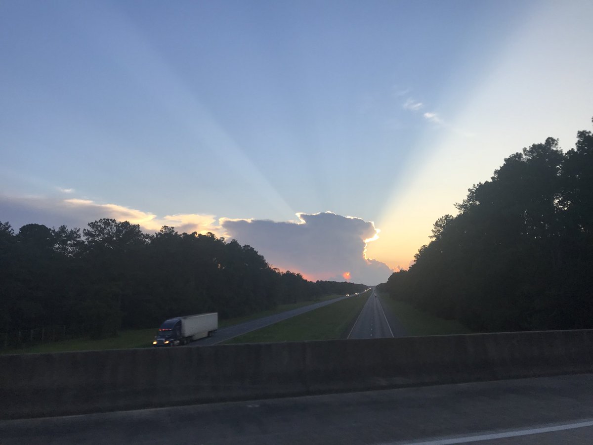 HaleeHatcher12's tweet photo. since my brother and riley got called home, they’ve made the most beautiful skies ever!!😻💓 https://t.co/kl5bXXZVkQ