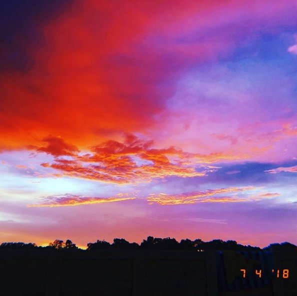 SteeplechaseLA's tweet photo. Skies look as sweet as candy in #Lafayette #Louisiana ☁️ 🍬 
📸 IG: @sol_goode https://t.co/4VKOVgEWMa