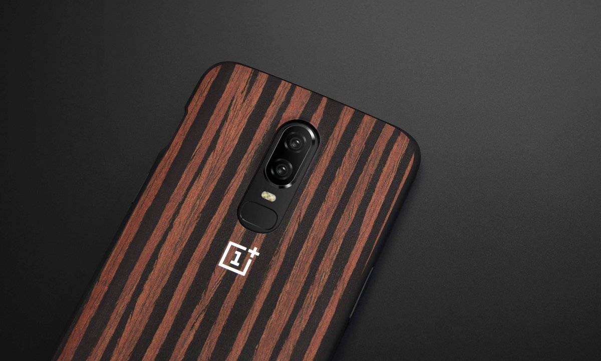 OnePlusColombia's tweet image. Protección extra con un diseño natural y único para tu #OnePlus6, así es el #Bumper original color #EbonyWood

Encuentra este y más accesorios en nuestra página web: oneplus.net.co

#OnePlusColombia
#OneplusCo
#OnePlus
#NeverSettle
#TheSpeedYouNeed