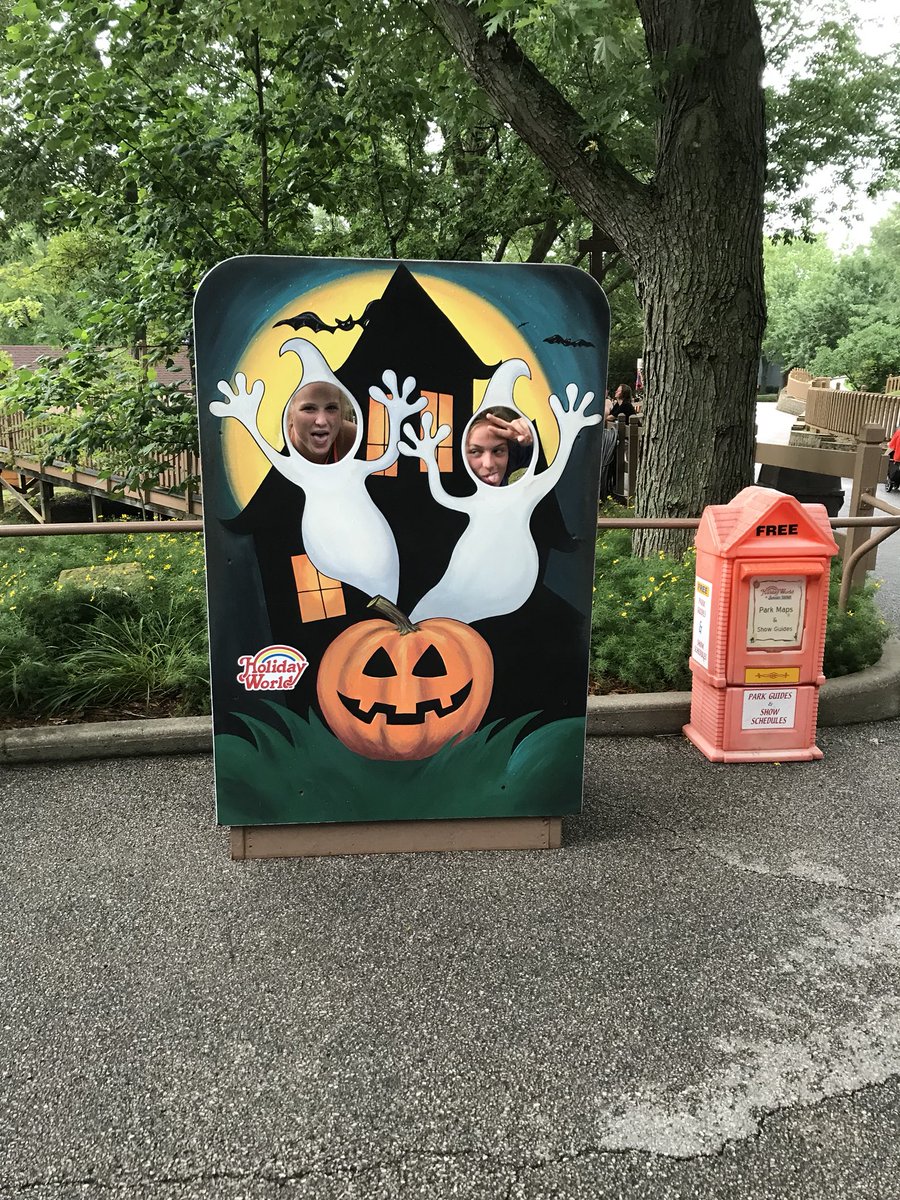 PAY10_murphy's tweet photo. the sign is the only thing that has changed in this picture @hopelensing 🎢🍦#iwannariderollercoasters #dipindots #holidayworld https://t.co/pD0kRdotFy