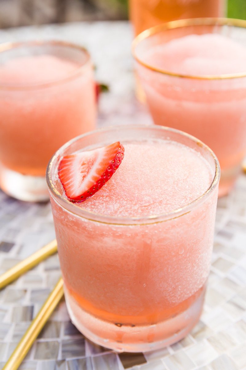 dayowlwines's tweet photo. TGIF: THANK GOD ITS FROSÉ 🍓🍧♥️ Who else wants (needs!) this lusciousness? Well, you can make it easy peasy — just combine 1 bottle of chilled rosé, 1 cup of frozen strawberries, 2 cups of ice &amp; 2 tbsp of sugar in a blender, then sit back and let the weekend wash over you 😎 https://t.co/LsXYKHvmx7