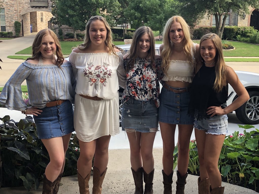 maciewagner12's tweet photo. Happy 17th birthday to the craziest girl ik!! thanks for always making me laugh bby!! Love u sm hope u had the best day❤️❤️ @stuart_maddie https://t.co/vFXbPvdXzJ