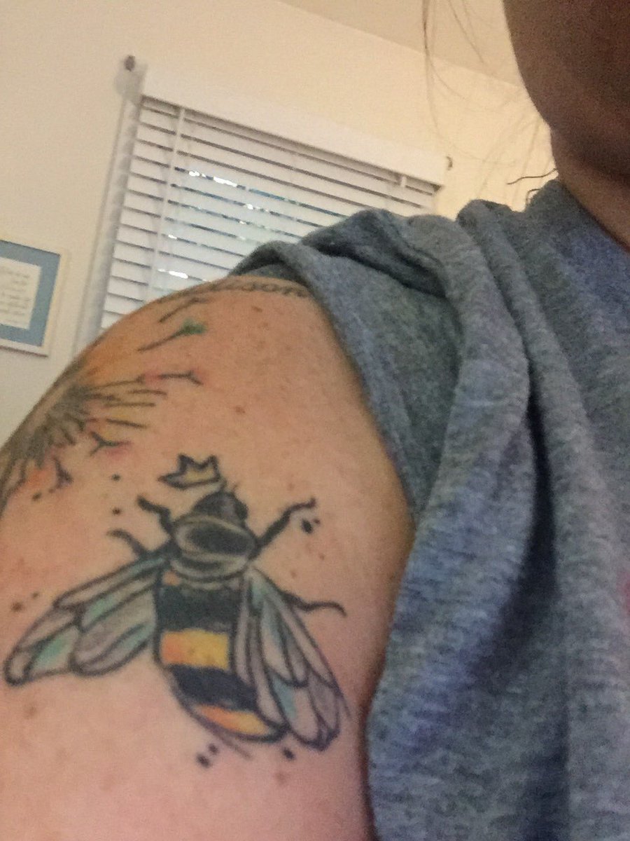 OMG_Jessica_G's tweet photo. I forgot to show yβall the newest addition to the tattoo on my arm. #QueenBee β¦@WuTangClanβ© #KillahBees #WuFam #WuLove https://t.co/dhSPskIuAz