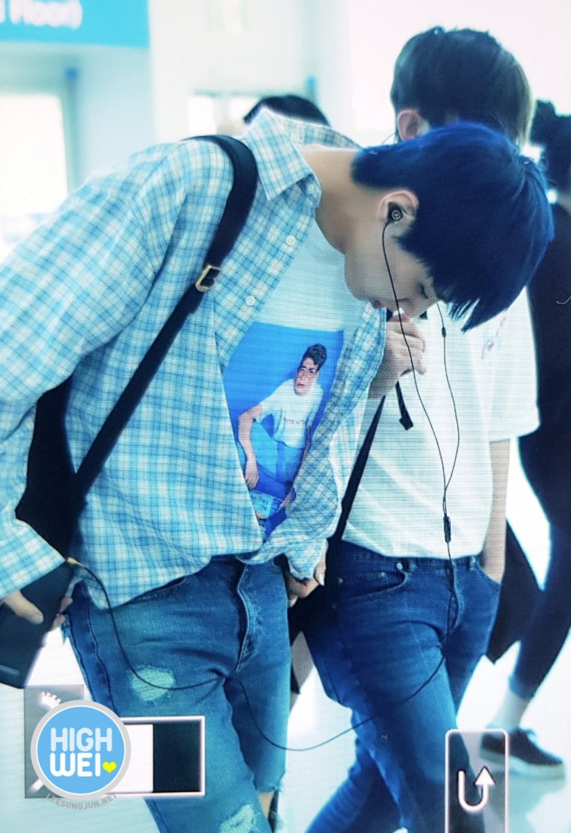 highwei0608's tweet photo. 180707 인천공항 출국 프리뷰 @UP10TION #UP10TION #업텐션 #웨이 #WEI #ウェイ 

오늘도 모델 워킹 하시는 이웨이님💕💕 https://t.co/NKCxmDPfwk