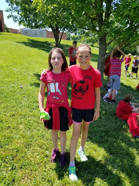 Rch5th's tweet photo. @Rch5th had a GREAT time during Field Day this year! Huge THANK YOU to @Mr_Chev_PE for all of the hard work to make the day so fantastic! @RCHPatriots @RCHPrincipal @MrFangman https://t.co/qBEuz7ITg1