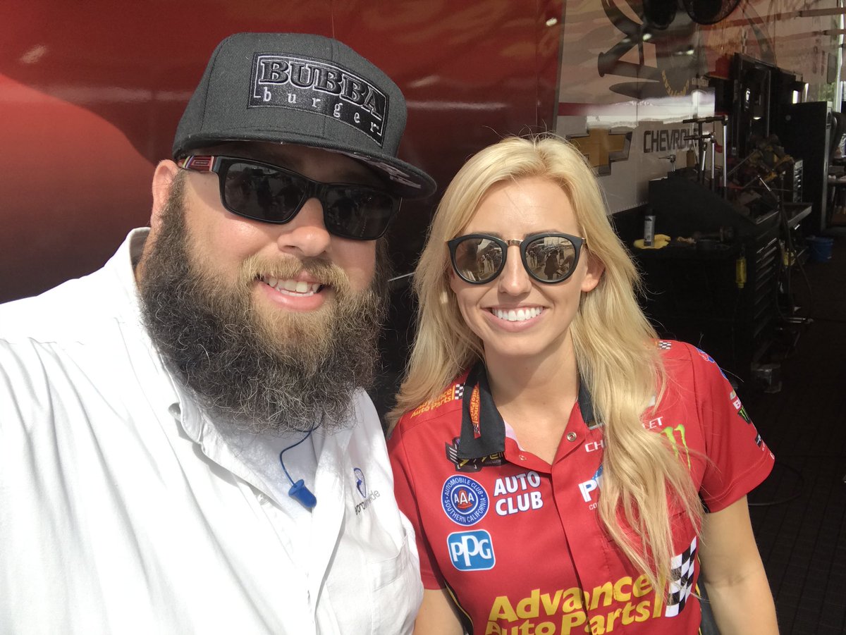 stewallen's tweet photo. Great day at @NHRA @nedrags #newenglandnationals meeting the awesome @courtneyforce @Bubbaburger @BUBBATrophy https://t.co/AalrqSreZY