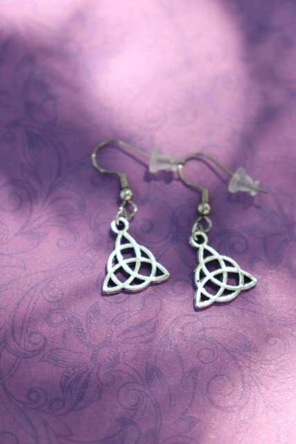 witchymamac's tweet image. The Triquetra symbol is of Celtic origin, and has been used in both Christian and Pagan symbolisn.  #handmade #witchesofetsy #pagan #craft #Metaphysical #triquetra #paganism #trinity #triplegoddess #religioussymbols #celtic #symbolism