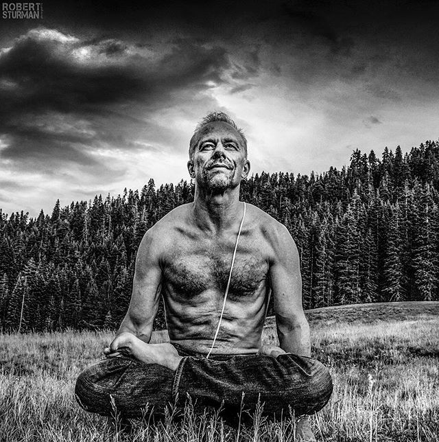 RobertSturman's tweet photo. “If you make time for silence, the sacred will unfold.” — Rod Stryker photographed in the Sierra Nevada Mountain Range.
.
@yogaruparodstryker | @parayoga | @asanasociety #yoga #yogaphotography #theyogaofseeing #meditation #stillness #lotus #floatinglotus… https://t.co/UUTlhHxyrg https://t.co/oiIwszzFke