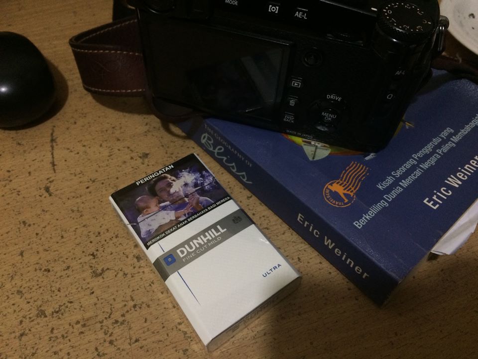 Ncha_Jhy's tweet image. Nunggu gebetan sambil ngerokok Dunhill Ultra bikin lo tetap nyaman, tetap pede ketemu si dia karena dia nggak akan keganggu sama bau rokok yang menempel. #UltraLessSMELL #LessSMELLisMore