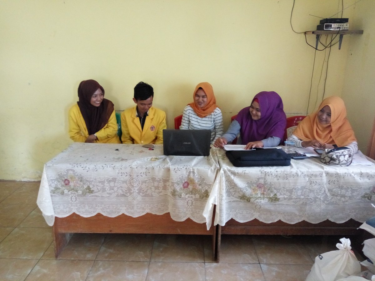 Dwieee9's tweet photo. Kegiatan cikal bakal memandirikan desa. *Pendampingan kepada desa. Untk Kgiatn Pemetaan ekonomi u usaha BUMDESA Dan mmberikan pemahaman tentang TTG* 

#PIDMandirikanDesa
#TPPIKalsel
#TPPITanahLaut
@jokowi
@ekosandjojo
@anwsanusi
@taufikmadjid71
@fachrilabalado
@kpw3_kalsel https://t.co/2mw74S1jPo