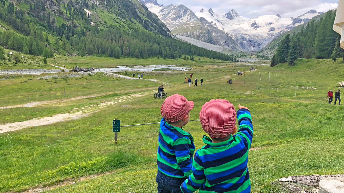 Engadin St. Moritz Tourismus AG (@engadinstmoritz) on Twitter photo Wandern mit Zwillingen: Der Twindad war mit seinen Kids in Pontresina unterwegs… bit.ly/2lEPAag #Twins #doubletrouble #chaoshochzwei #Familie #Wandern <a href="/MigrosMagazin/">Migros-Magazin</a> Wandern mit Zwillingen: Der Twindad war mit seinen Kids in Pontresina unterwegs… bit.ly/2lEPAag #Twins #doubletrouble #chaoshochzwei #Familie #Wandern <a href="/MigrosMagazin/">Migros-Magazin</a>