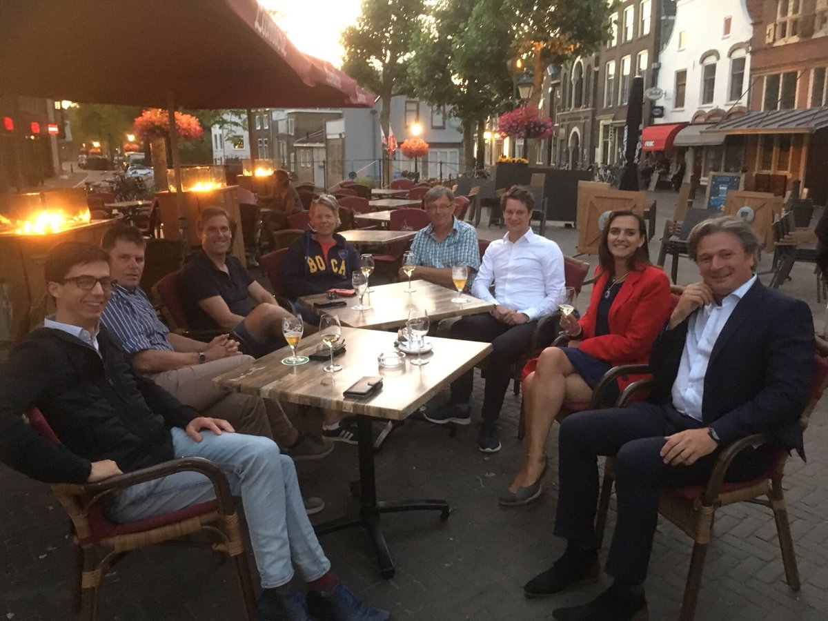 cda_oudewater's tweet photo. Gisterenavond hebben we een leuke kennismaking gehad met de fractie van @cdagouda. 

Op onze markt gesproken over o.a. regionale samenwerking en verbinding. https://t.co/szsjE4kgLj