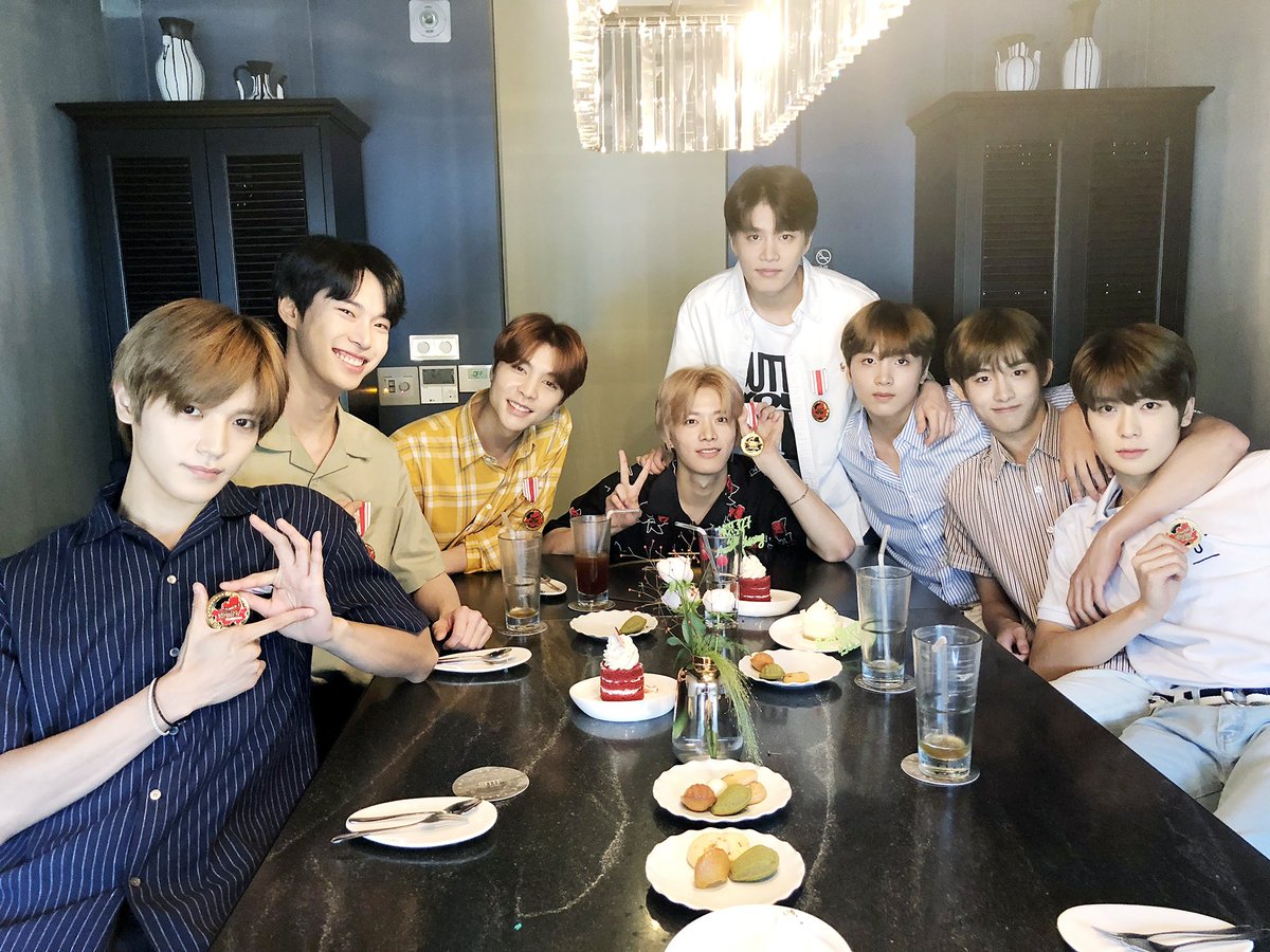 NCTsmtown_127's tweet photo. 💚 NCT 127 데뷔 2주년 훈장🎖수여식 💚 

https://t.co/lxqEu7st5f https://t.co/RqXR2d4RyF