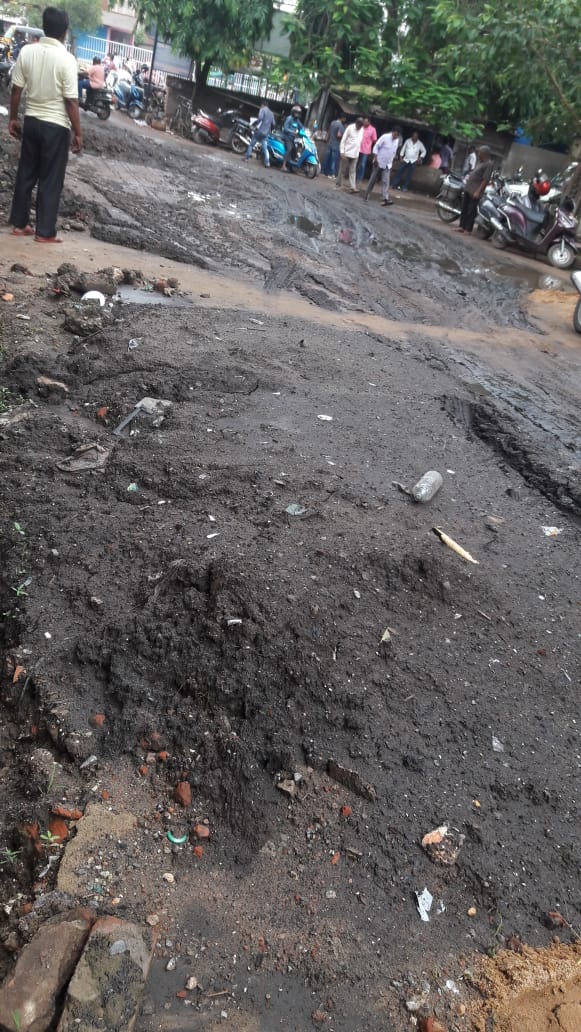 sibasish2307's tweet photo. This is how the government's do Swachh Bharat in front of Odisha State co.po. Bank...And CDA Office...
Link Road...
#POWER_OF_DEMOCRACY
@AmitabhMohanty9 @CMO_Odisha @mccmc3 @SwachBharat @sikandarbjp @DrLekhaShree @otvnews https://t.co/zeZuBSRqeC