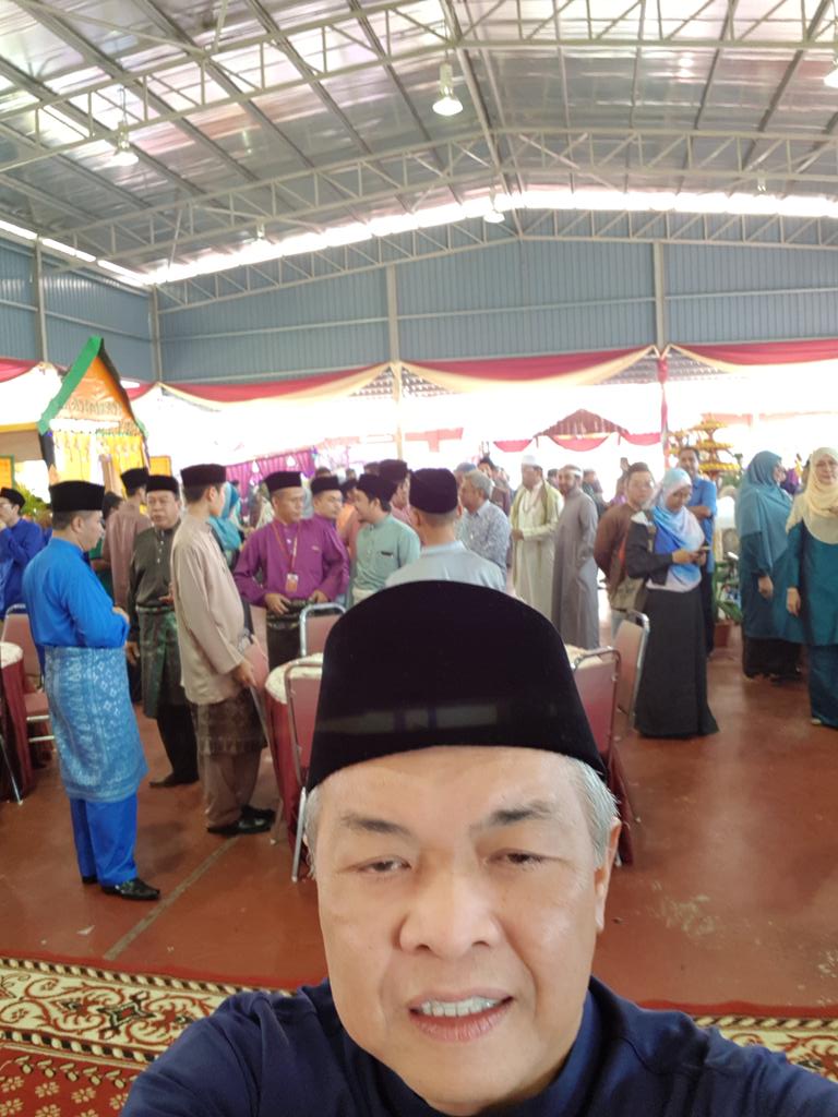 Ahmad Zahid Hamidi On Twitter Meraikan Majlis Hari Raya Sm Imtiaz Ulul Albab Melaka Di Masjid Tanah Bersama Guru2 Ibubapa Pelajar2