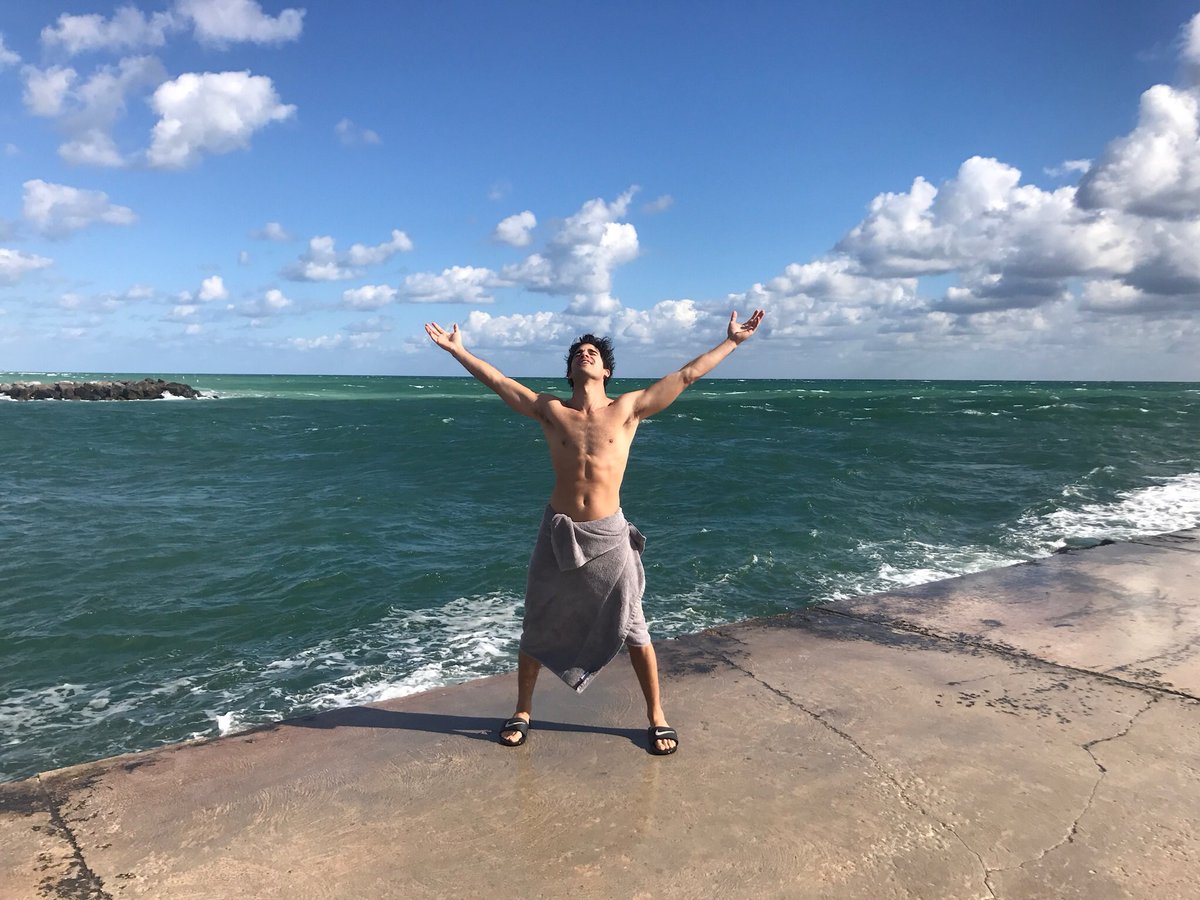 DarrenCriss's tweet photo. “Album cover reject #2”

... and while I’m at it, people have been asking me whether I call it a cooler or an ice chest. Well if I’m talking about this photo I’d say it’s a COOLER pose and a nICE CHEST https://t.co/LTAraZLGCX