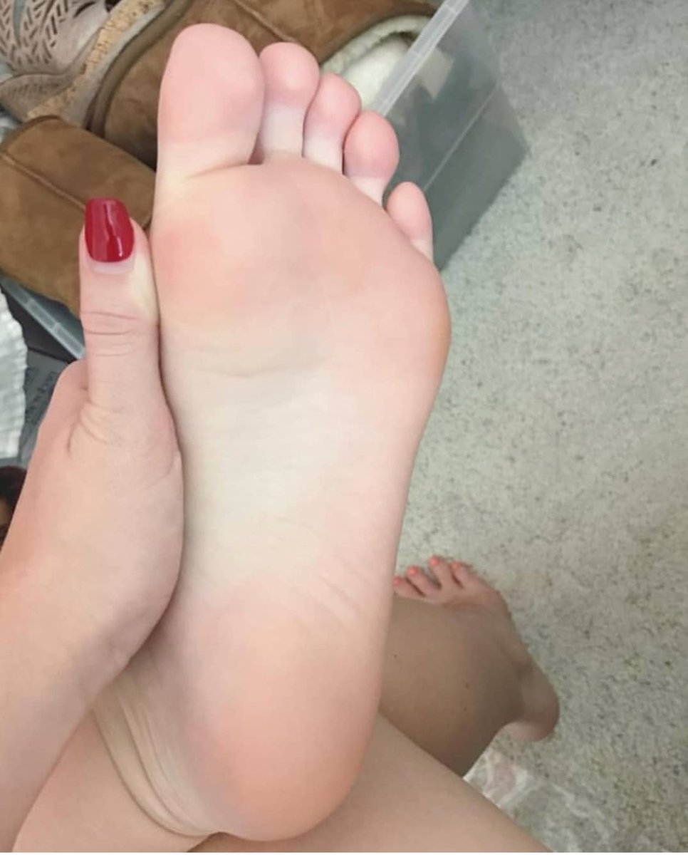 Sexy Bare Feet Milf - Bare Foot on Twitter: \