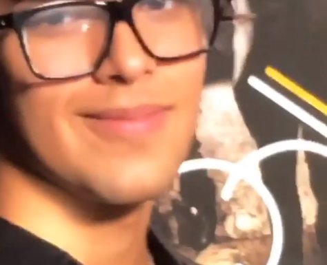 cnco_ve's tweet photo. Sigamos jugando mi gente, sigamos jugando *me siento Richard*
Besar👄Casar💍Cog*r😏
#TeenChoice #ChoiceFandom #CNCOWNERS @CNCOmusic https://t.co/w4noPcRoGp