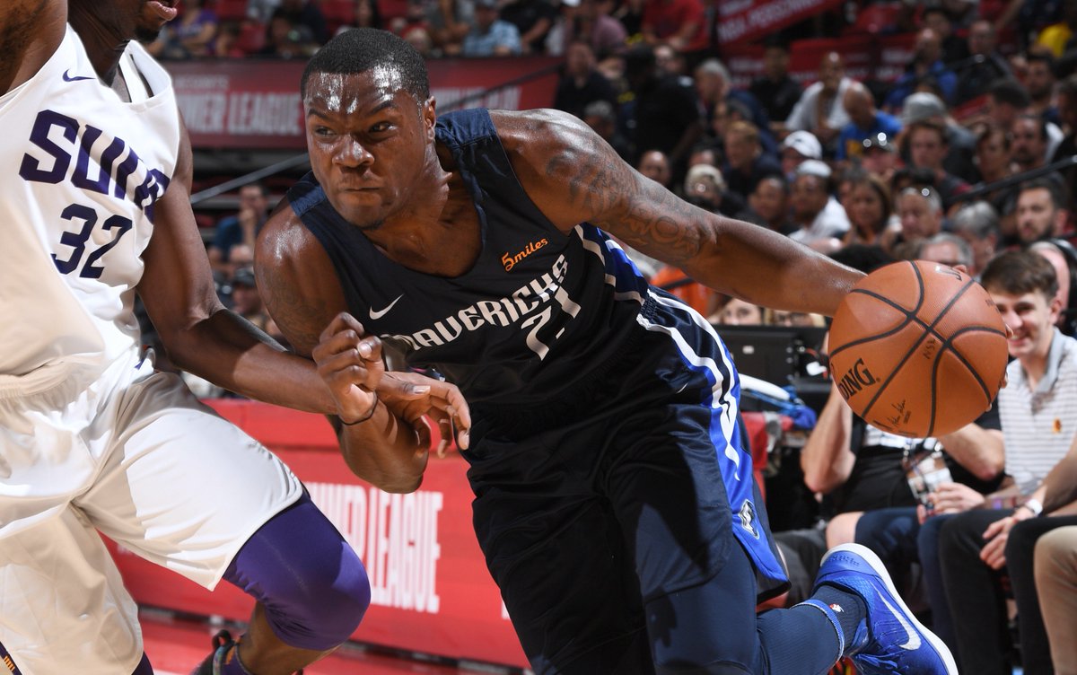 TexasLegends's tweet photo. Halftime in Vegas, @JalenJones_21 on a #DoubleDoubleAlert with 7pts/6reb. @Moneymot5 with 6pts/3reb #SummerLegends https://t.co/FH6vrGsVDJ