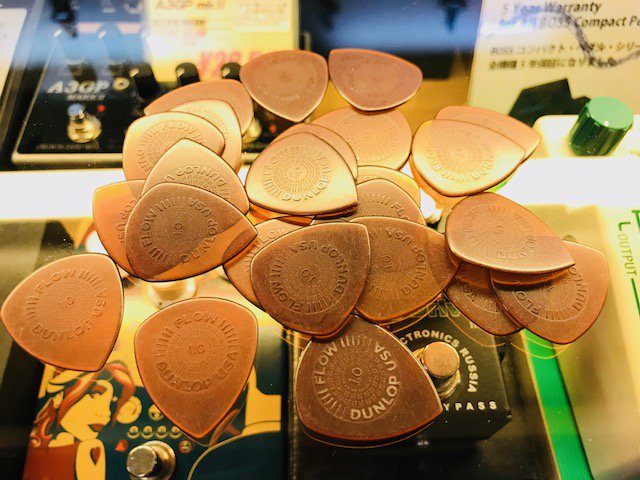 musicplant's tweet photo. 【つくば店】新発売のピックが続々入荷!
Jim Dunlop FLOW STANDARD 1.0
https://t.co/3fpHbrYYTI
Jim Dunlop JOHN PETRUCCI FLOW PICK 2.0
https://t.co/DgKm8wNdeA
Clayton USA ACETAL PICKS .80
https://t.co/TbD7BCqryF
#MP新着 #JimDunlop #Clayton #FlowStandard #JohnPetrucci #DreamTheater https://t.co/7KSfPbna36