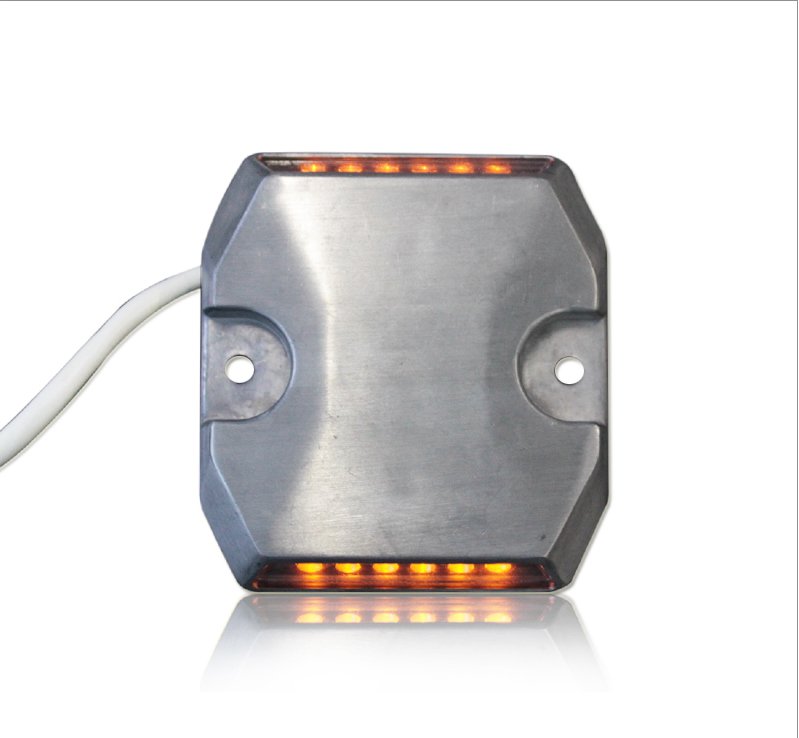 leen01334334's tweet image. die-casting aluminium&amp;amp; plastic wired road stud #roadmarking #ledtrafficlight #flashinglight contact me：leen@szchinatraffic.com