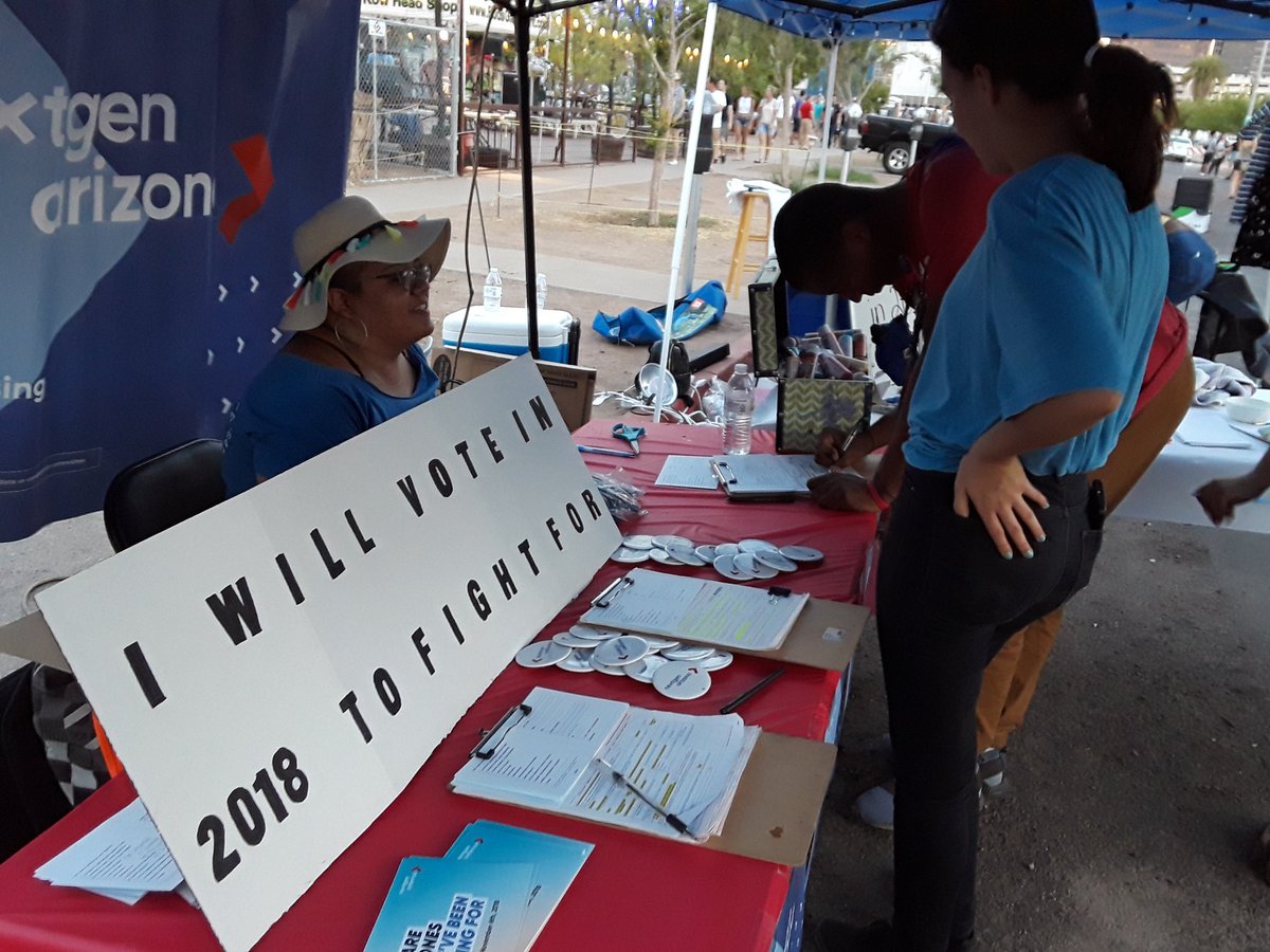victoriastahl97's tweet photo. @_loope with some young voters, talking about why their vote matters in November! #youthvote #nextgenaz @NextGenAmerica https://t.co/4ZRWF0VHi4