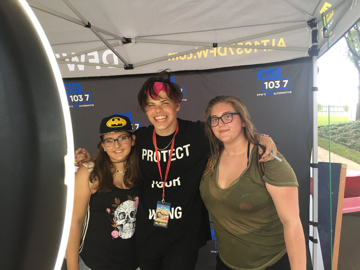 mgctrashbag's tweet photo. @yungblud super nice to see you today, i loved every second of it!! https://t.co/DHo00xXDxS