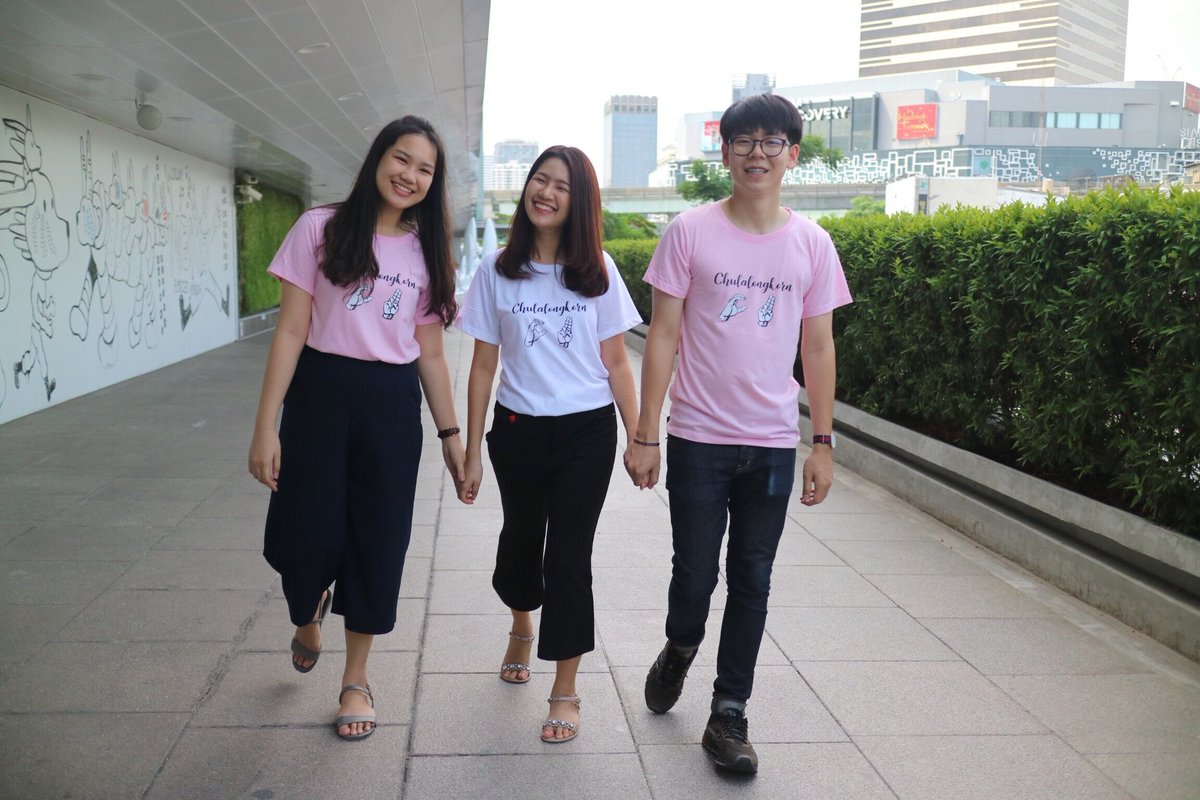 cu_signlang's tweet photo. 🎊🎊 ฉลองเปิดแอคทวิตของร้าน 🎊🎊
สุ่มแจกเสื้อ 1 ตัว สำหรับใส่ไปงาน #cufirstdate จากคนที่รีทวิตทวีตนี้และฟอลแอคของเรา ประกาศผลวันจันทร์ที่ 9 กรกฎาคม 2561 เวลา 20.00 น. 
📣 รีกันเยอะๆน้าา
 #TeamChula #ทีมจุฬา #cufirstdate2018 #CUFirstDate61 #Dek61 #Chula #CU102 #Tcas #ChulaCuteBoy https://t.co/JmffIkE12Y