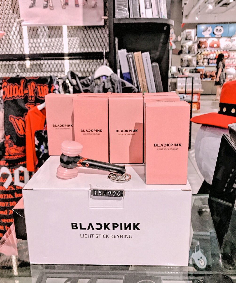 NielHani's tweet photo. คือดีงามมาก  450 บาทเอง ใครฝากหิ้วได้นะ กลับวันจันทร์แล้ว อาจบวกค่าหิ้ว 50 บาท ค่าส่งต่างหากไรงี้อ่ะ #BLACKPINK #LISA #ตลาดนัดBLACKPINK #วายจีสตรีท https://t.co/9JOW7Cg5VB