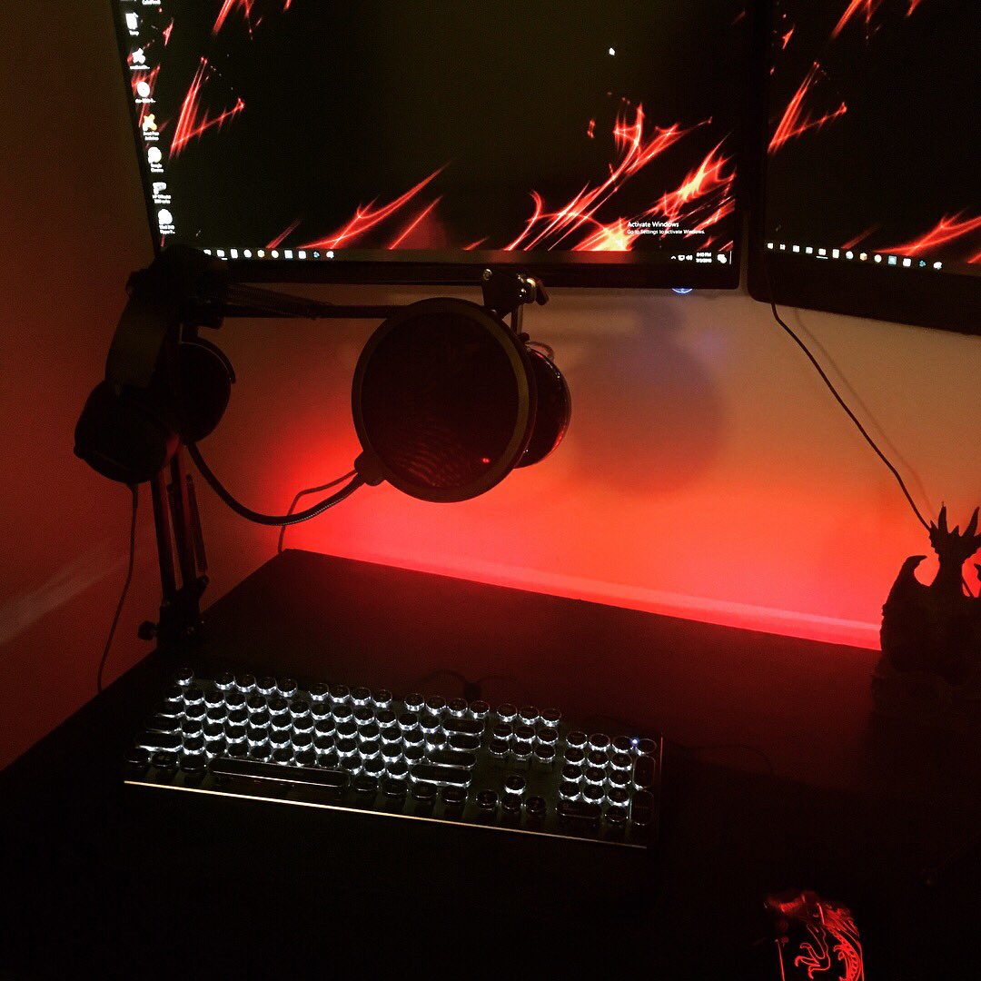 DDCustomMods's tweet photo. Our first purchase with @thewhiskyfoxtrot ‘s donation.
#Microphone stand and pop filter for my @bluemicrophones #Snowball Ice #condensor mic
https://t.co/TBqjpVeviR 😎👍
#LIVE #streaming #setup https://t.co/vc0LGw0E95