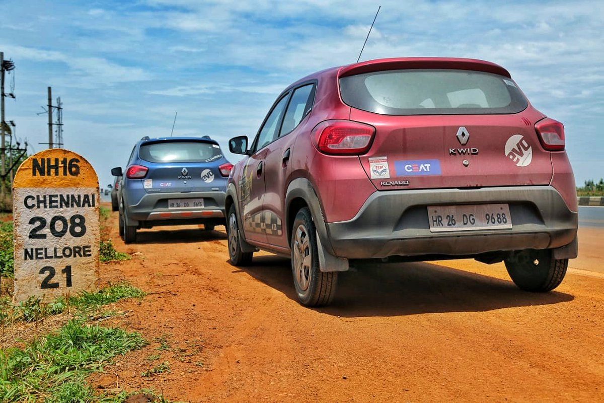 anindasardar's tweet photo. Approaching the Andhra-Tamil border can't help but wonder how people close to state borders are always bilingual. #RenaultKWID #29States29Days. Meanwhile those #Milaze tyres seem to be doing phenomenally 👍 https://t.co/uHG3oBLECB
