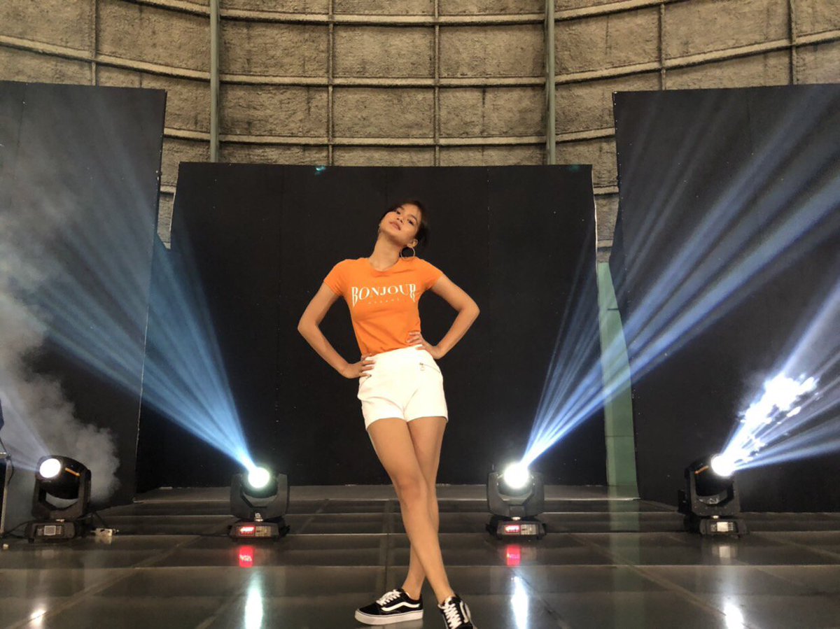 OneMusicPH's tweet photo. GAME! #StellarGrandAlbumLaunch https://t.co/0RatyzUSx4