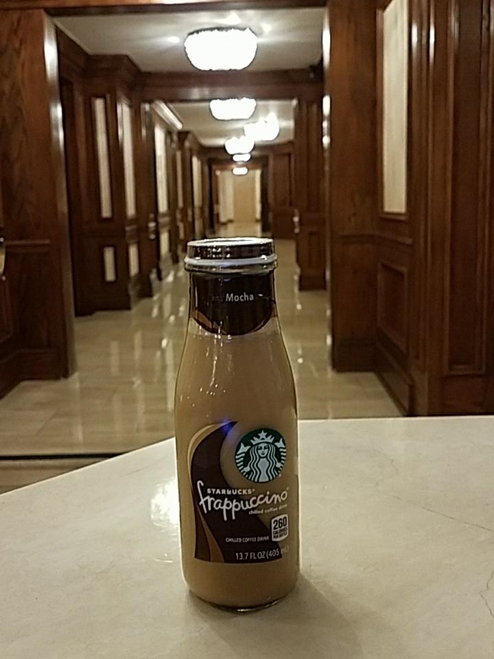JustJoeJG's tweet photo. A nice gift for the concierge(me). #quefresco #3JG #starbucks #mocha #quecalor https://t.co/7Tl1clLOO5